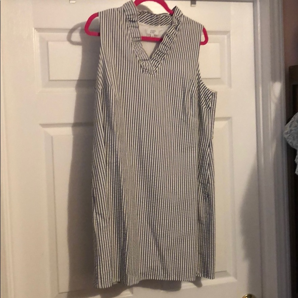 Crown and ivy seersucker sleeveless with pocket